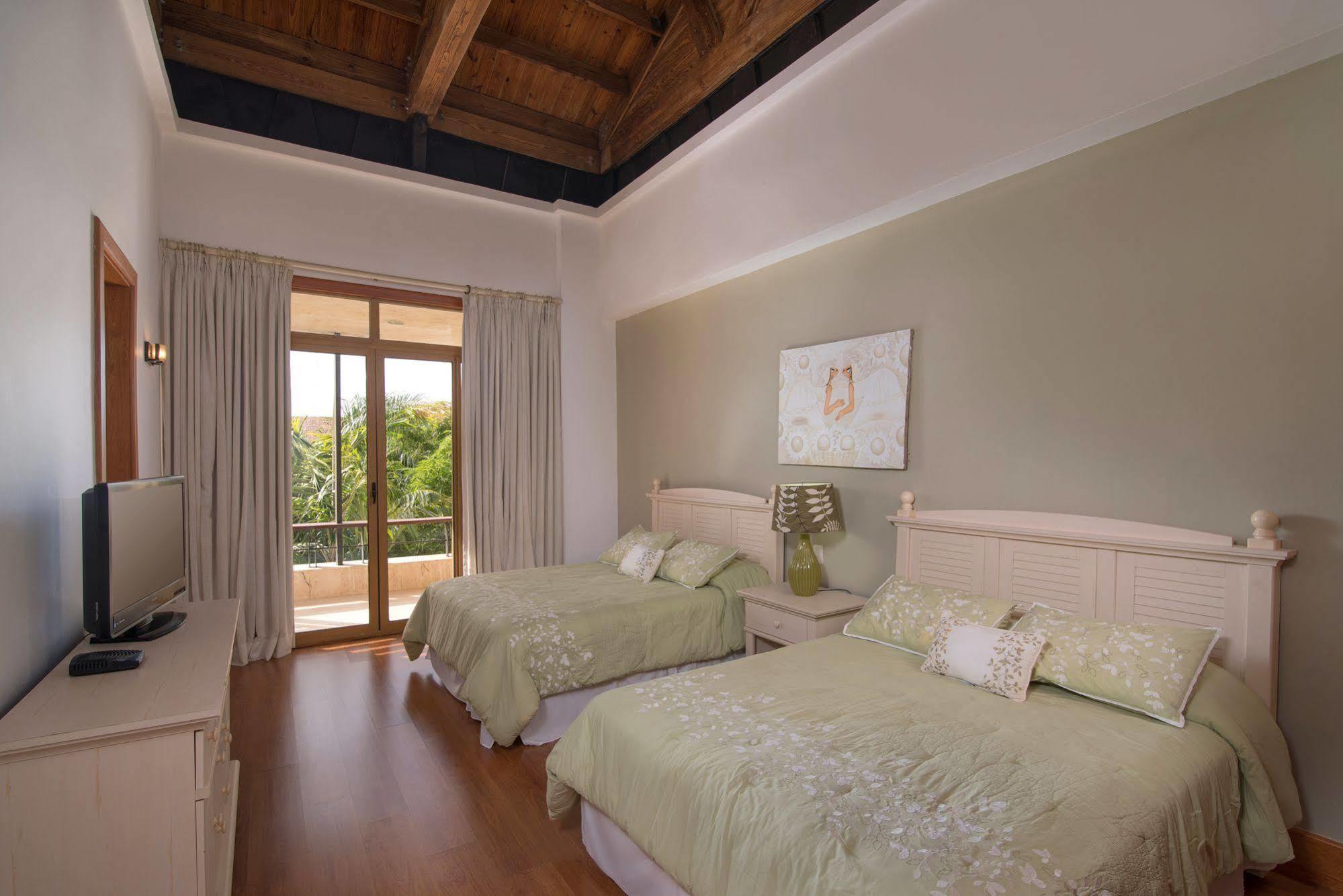 Los Altos Residences By Mint ラ・ロマーナ エクステリア 写真